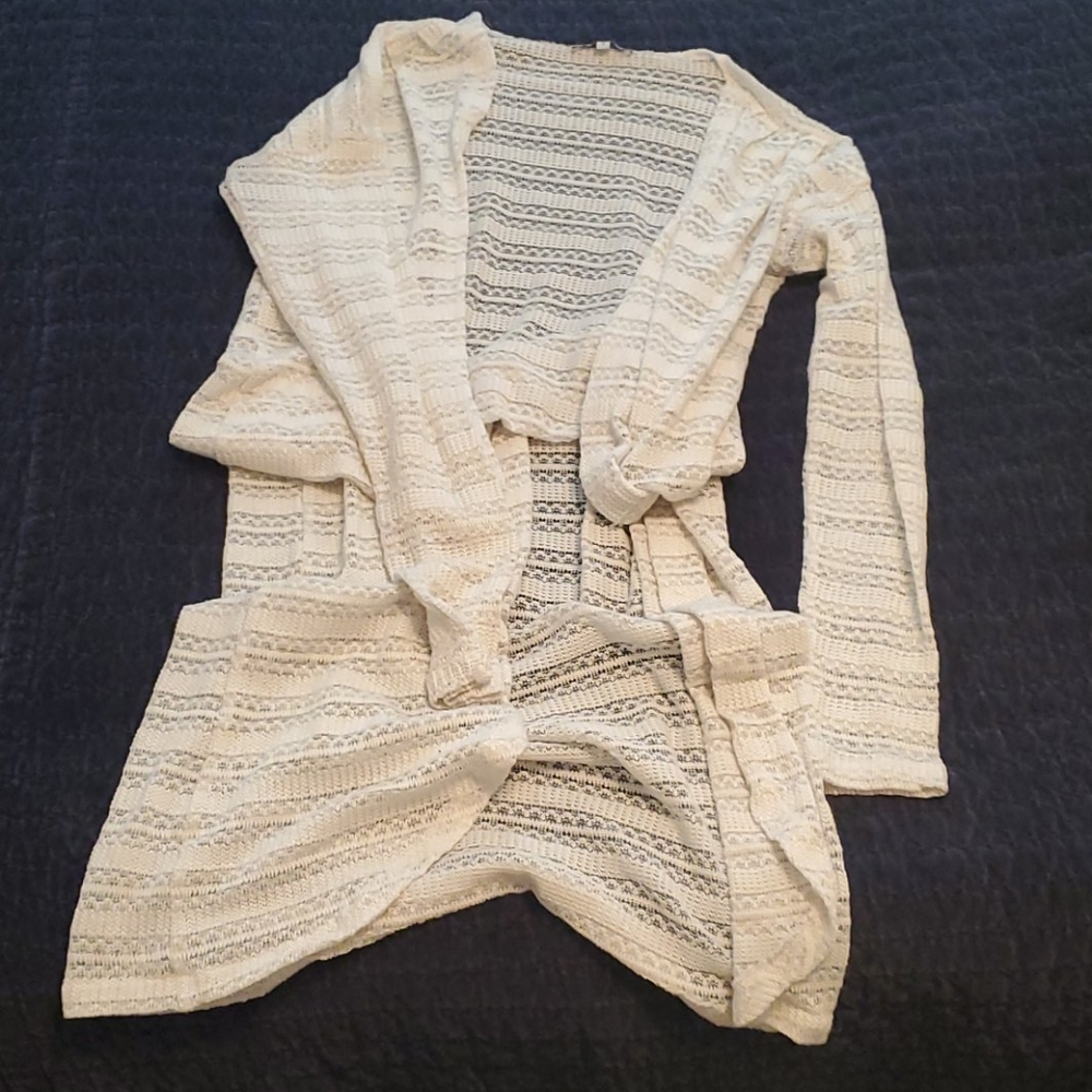 White lace duster